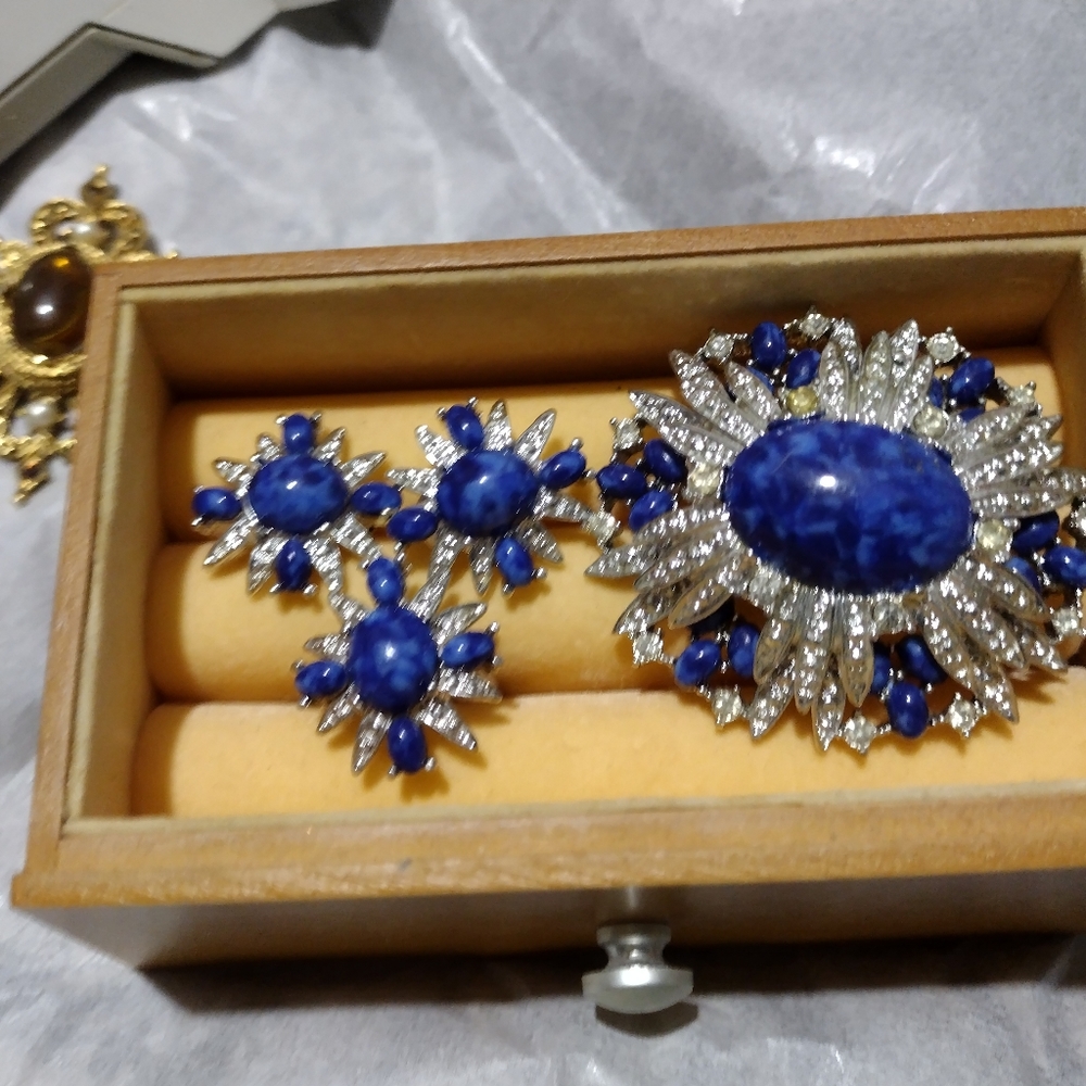 Vintage Sarah Coventry Set; RING, EARRINGS, BROOCH in beautiful BLUE!